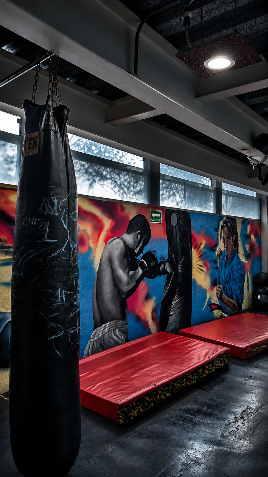 Costal de box en el área de box